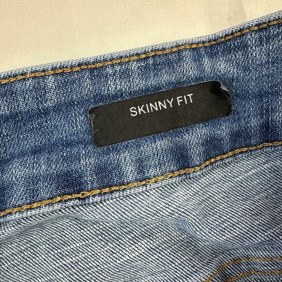 Judy Blue Jeans Womens 18W Skinny Fit Embroidered Flower Distressed Whiskering - Picture 4 of 13